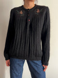 Maglione nero a fiori