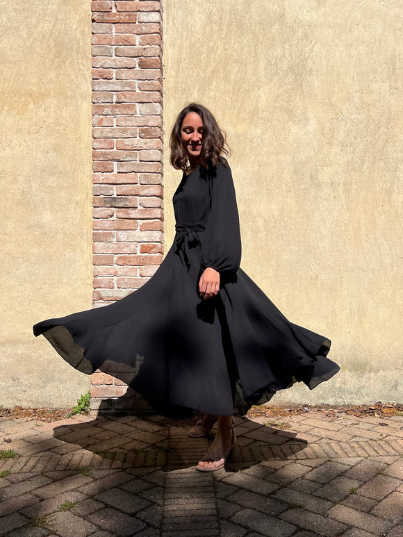 PRE ORDINE • Abito lungo con cintura crepe nero