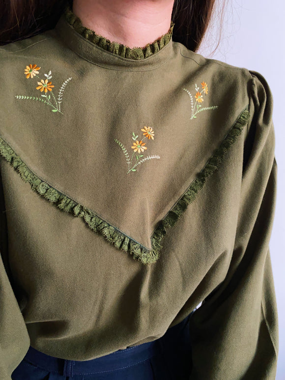Camicia verde oliva ricamata