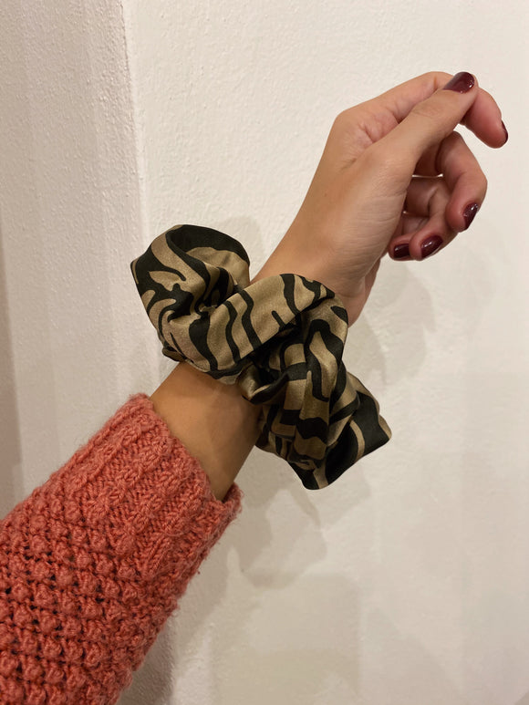 Scrunchie di seta tigrato