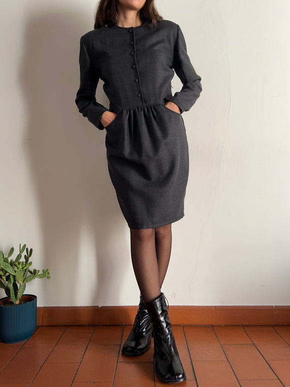 Abito grigio di lana con tasche