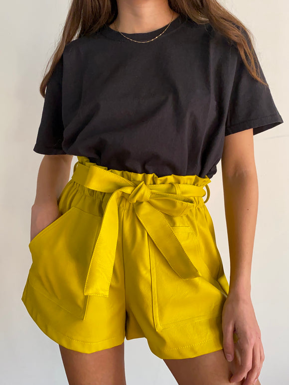 PRE ORDINE • Pantaloncino ecopelle giallo