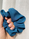 Scrunchie di seta petrolio