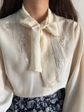 Camicia di seta panna con fiocco