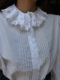 Camicia bianca con colletto froufrou