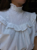 Camicia bianca con colletto arricciato