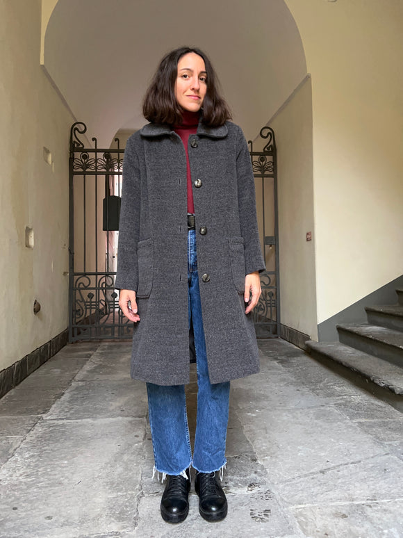 Cappotto grigio con colletto