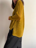 Maglia luccicante scollo V senape