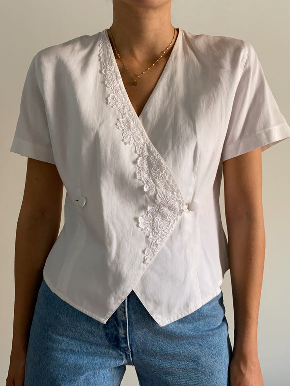 Camicia bianca incrociata