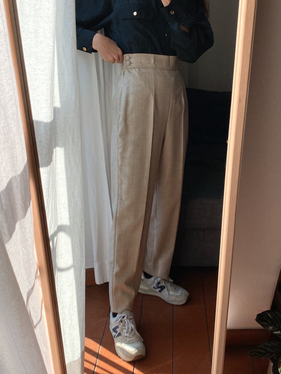 Pantaloni di lana beige con bottoncini ricoperti