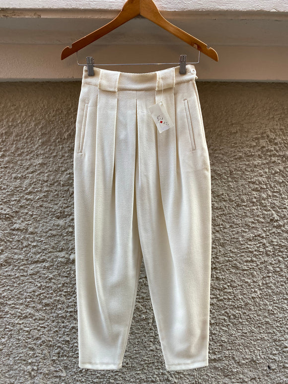 Pantaloni taglio maschile bianchi