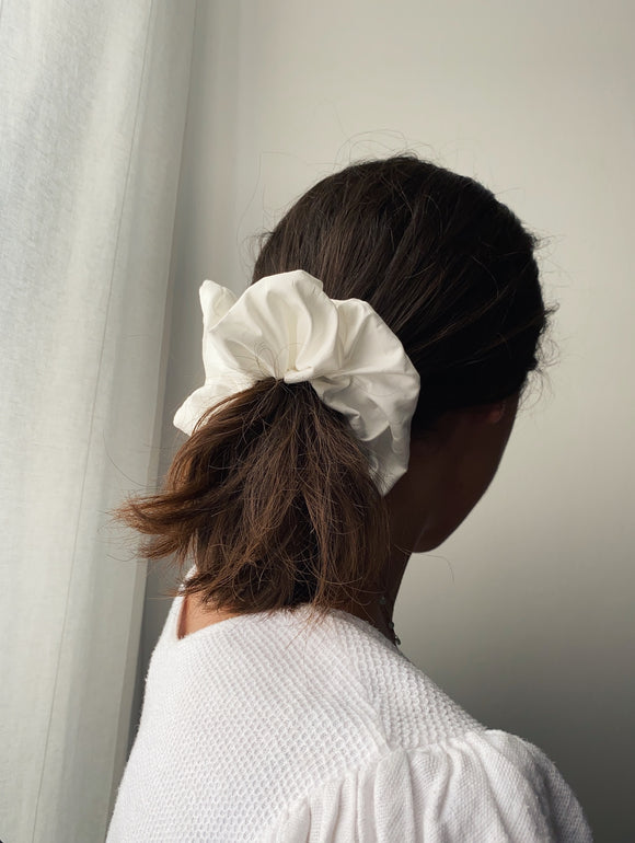 Scrunchie di cotone bianco
