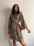 Abito indiano incrociato con maxi manica beige