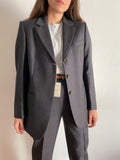 Completo grigio scuro