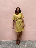 Abito giallo con cintura