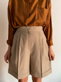 Pantaloncino beige con pince