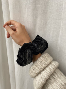 Scrunchie di velluto a righe brillantinate
