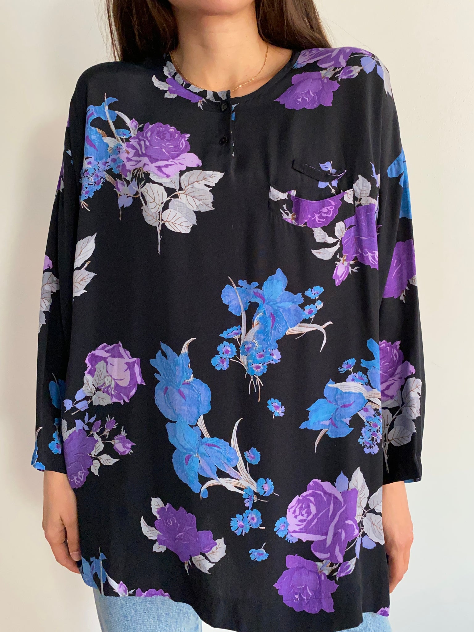 Camicia nera fiori viola Celestina Vintage