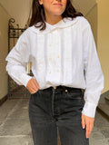 Camicia bianca con colletto grande e ricami