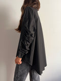 PRE ORDINE • Camicia oversize con manica arricciata nera