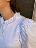Camicia corta bianca con maniche a sbuffo