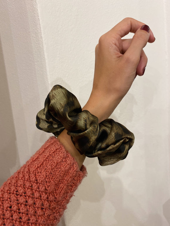 Scrunchie di seta leopard