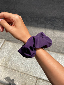 Scrunchie viola scuro di seta