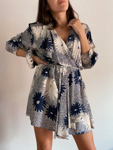 Completo di seta bianco e blu