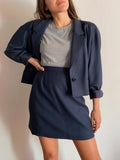 Completo blu con giacca corta