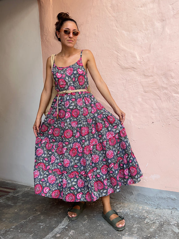 Abito di cotone con spallina sottile fiori rosa