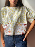 T-shirt Leggerissima con tasche • fiorata senape e bordeaux