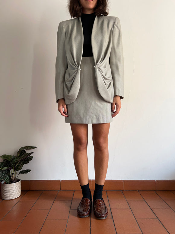 Completo grigio chiaro