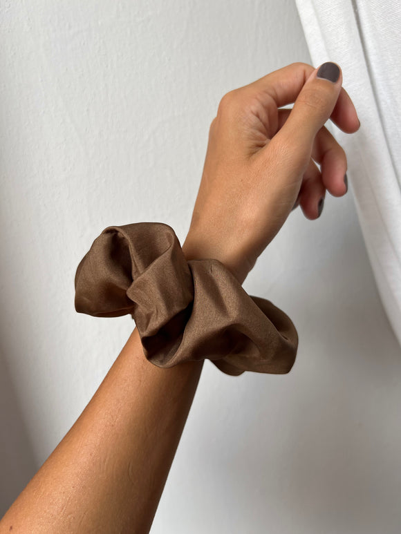 Scrunchie seta marrone chiaro