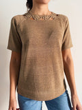 Maglia di filo beige crochet