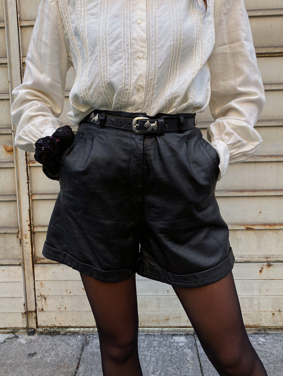 Pantaloncino nero di pelle