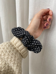 Scrunchie di lana nero e bianco