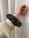 Scrunchie di lana nero e bianco