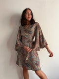 Abito indiano incrociato con maxi manica beige