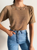 Maglia di filo beige crochet