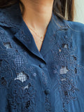 Camicia di seta blu scuro ricamata