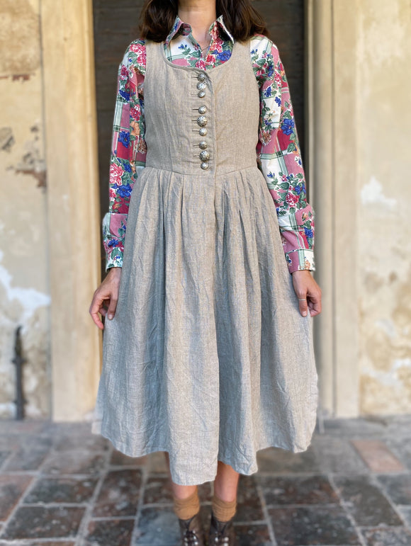 Abito austriaco color sabbia