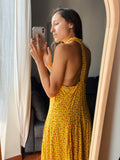 Abito giallo con schiena nuda