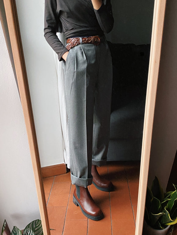 Pantalone maschile di lana grigio spigato