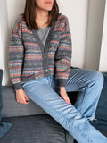 Cardigan grigio e corallo