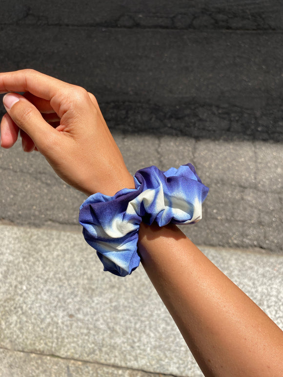 Scrunchie blu tie dye