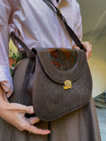Borsa marrone con inserto lucido