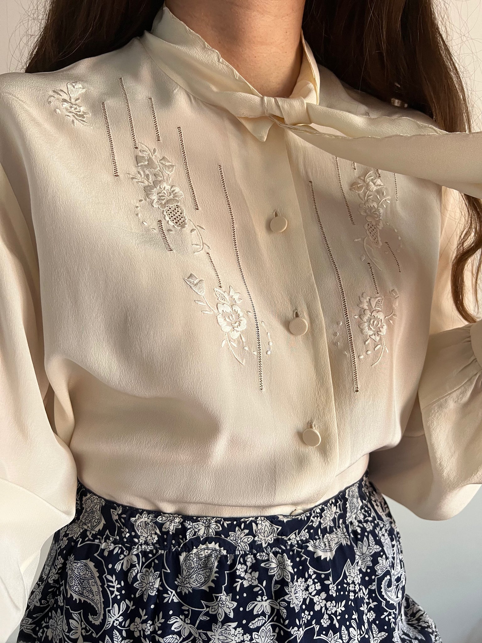 Camicia di seta con fiocco deals
