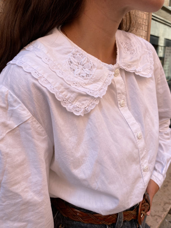 Camicia bianca con doppio colletto grande
