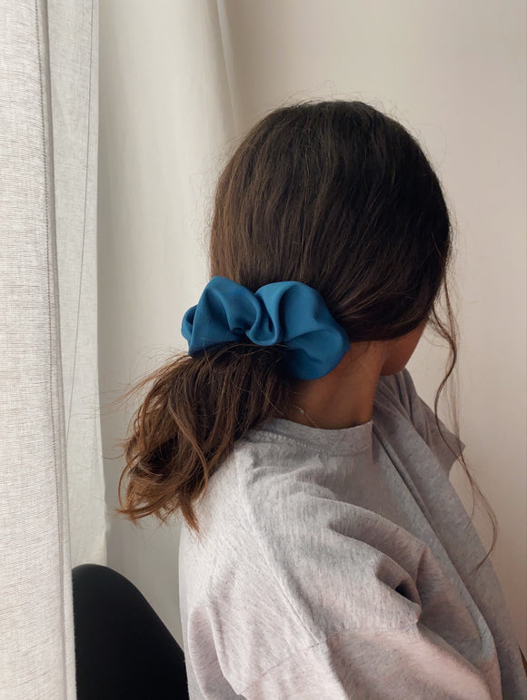 Scrunchie di seta petrolio