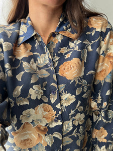 Camicia di seta blu a fiori